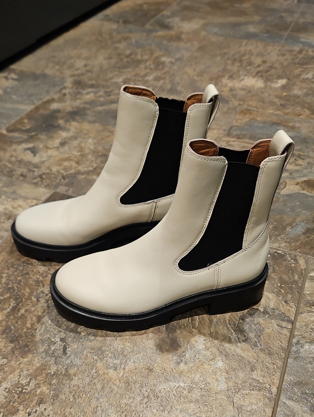 Madewell Wyckoff Chelsea Lugsole Boots In Pale Parchment
